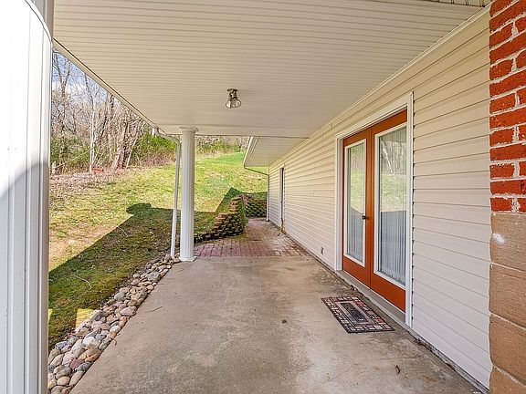 3rd image of 5194 Waynesburg Dr SE