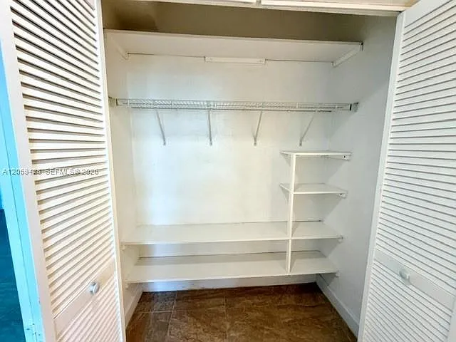 7501 E Treasure Dr #5H — Photo 15