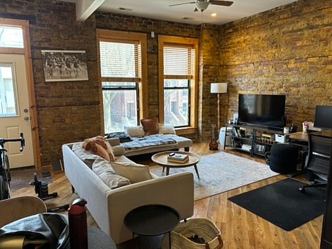 3rd image of 936 N Wolcott Ave #2