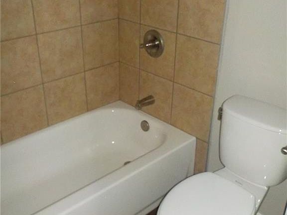 2nd image of 2914 Forest Park Pl