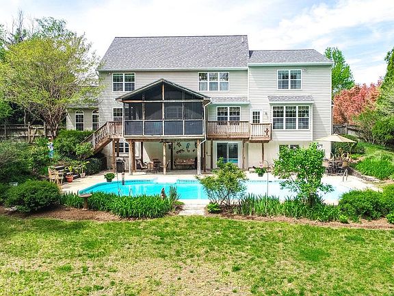 2nd image of 1302 Leicester Dr