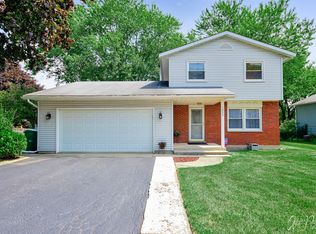 1055 Belle Plaine Ave, Gurnee, IL 60031