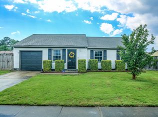 1008 King Arthur Dr, Chesapeake, VA 23323