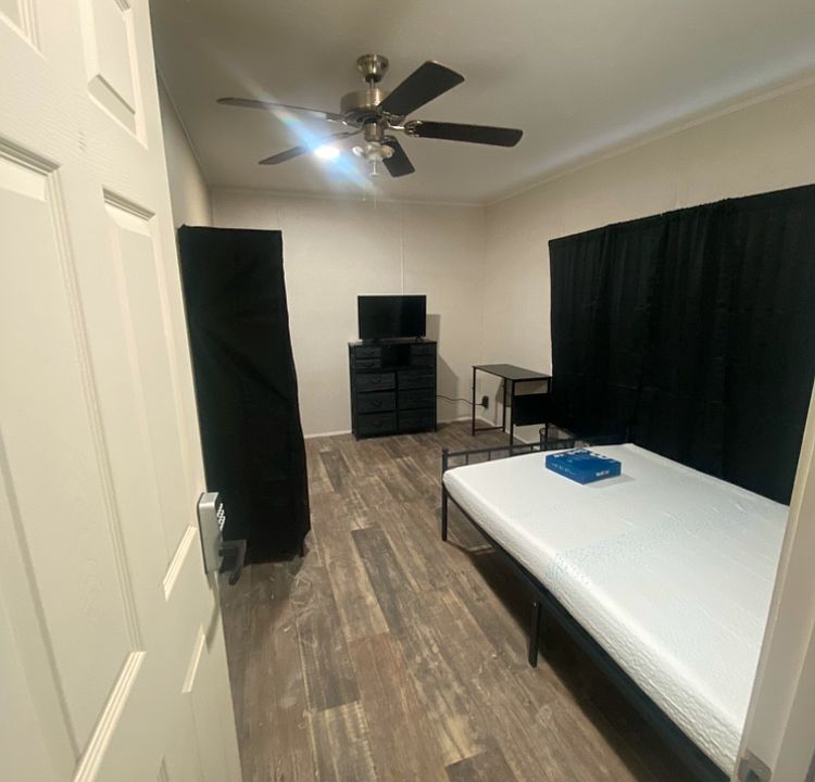 1st image of 325 Robin Ln #4