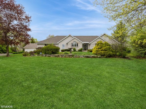 296 Regina Ln, Belvidere, IL 61008