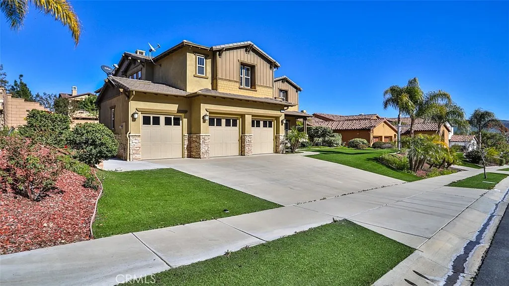 5 bed, 4.5 bath, 4767 sqft, $5,595 — Photo 2