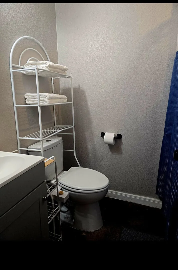 Quiet, Secure 3BR/2BA in Prime Location — Photo 4
