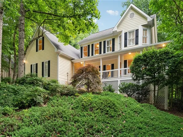 2722 Brookhaven Ln, Buford, GA 30518