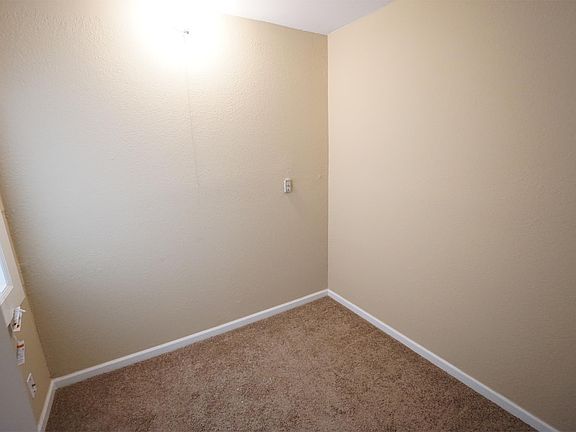 5th image of 825 N Lowell Blvd