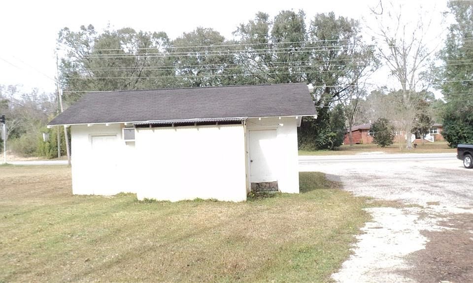 2nd image of 10701 Moffett Rd