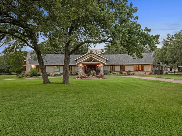 1433 McGill (pvt) Ln, Bryan, TX 77808