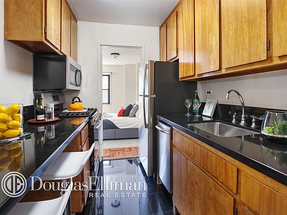 4th image of 333 E 66th St APT 10F