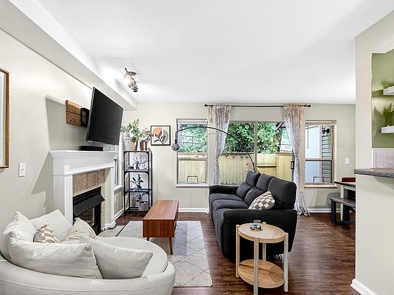 4th image of 21960 River Rd #12