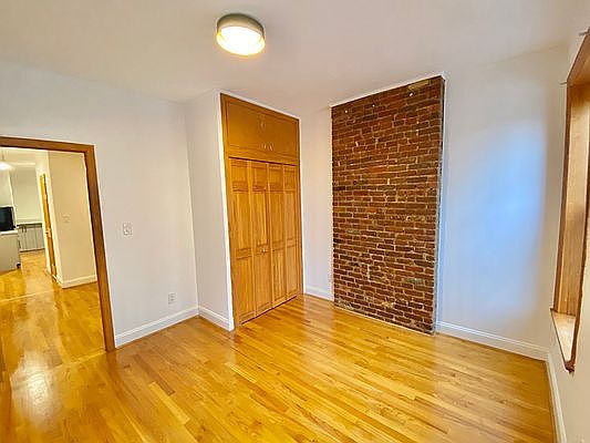 4th image of 316 E 11th St #3B