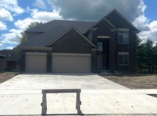 35904 Windridge Dr, New Baltimore, MI 48047