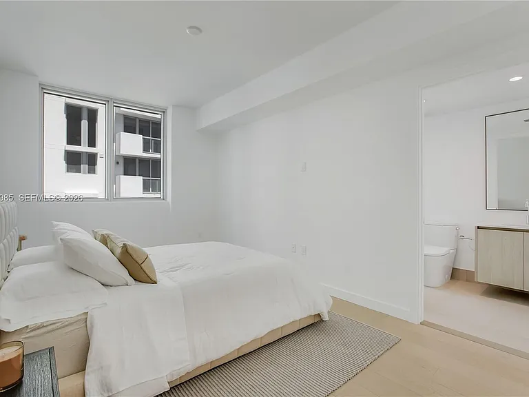 9221 E Bay Harbor Dr #511 — Photo 29