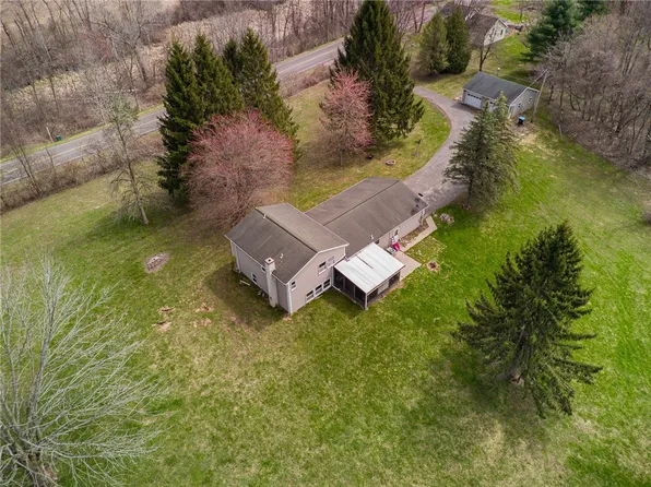 497 Hartnagle Rd, Newark, NY 14513