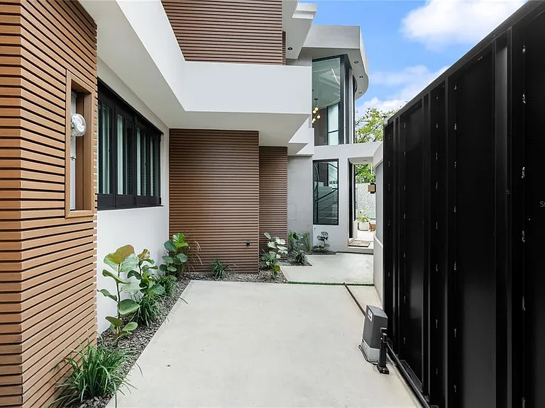 1 Almendares — Photo 4