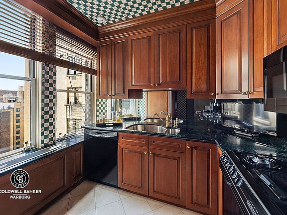 4th image of 875 Park Ave APT 9E