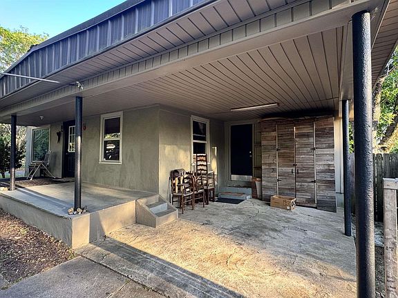 2nd image of 601 Audubon St