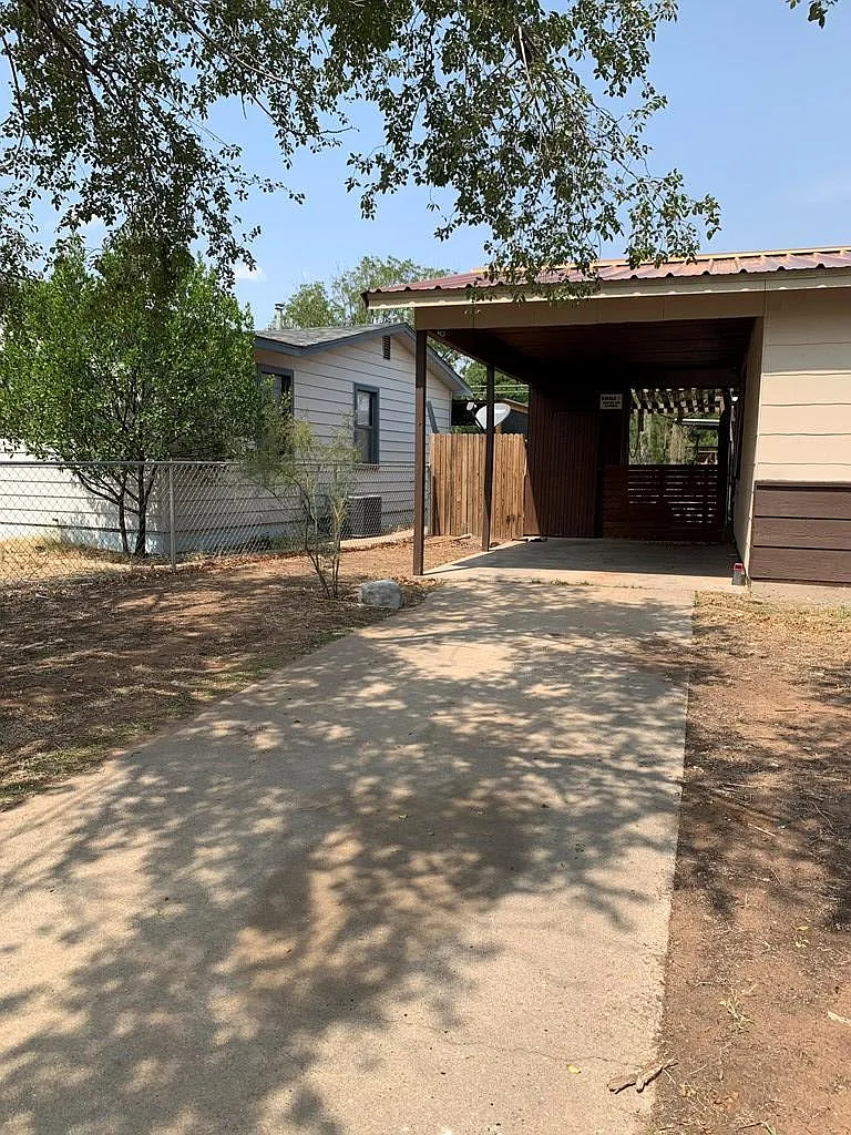 4 bed, 2.0 bath, 1512 sqft, $1,850 — Photo 2