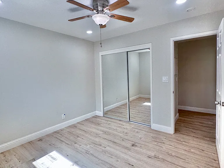 655 Mariposa Ave — Photo 14