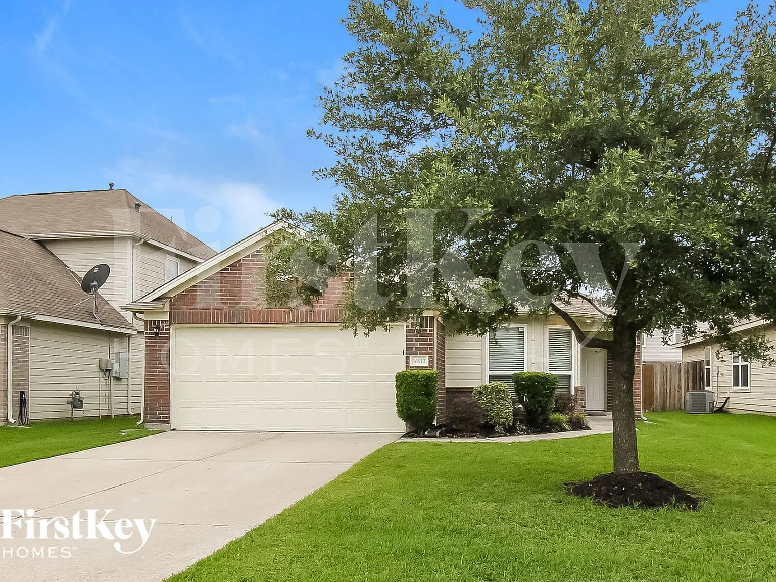 3 bed, 2.0 bath, 1819 sqft, $2,070 — Photo 2