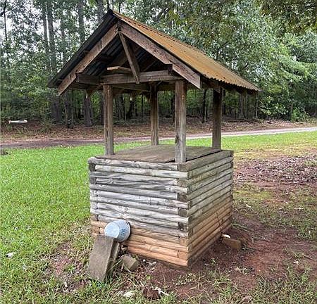 4th image of 21 Hubbard Ln