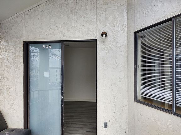 4th image of 215 Ramsay St APT 203