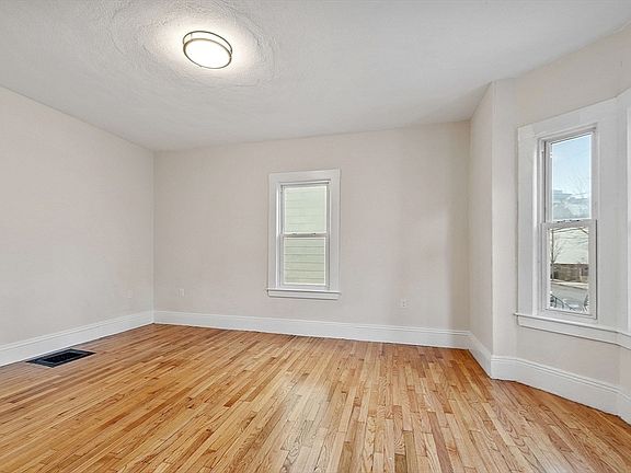 3rd image of 17 Everett Ave