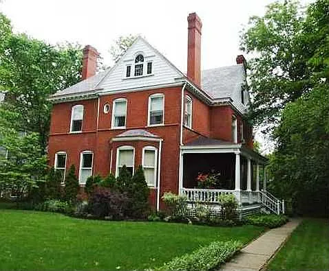 55 Thorn St photo 1