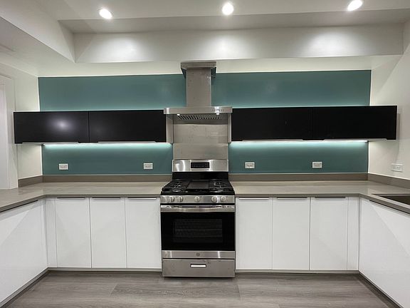 2nd image of 2602 Sacramento St APT 2