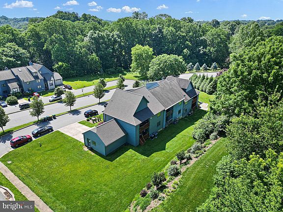 3rd image of 109 Foxfire Dr