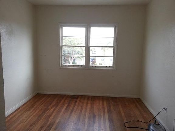 5th image of 3141 Meade Ave