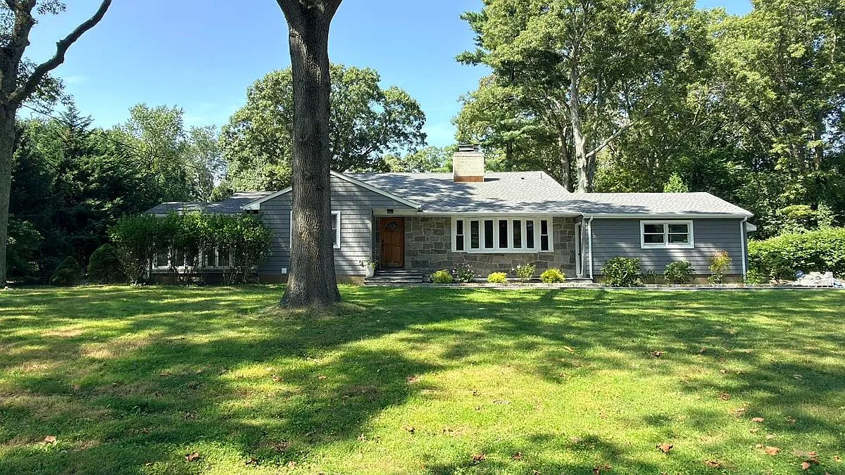 4 bed, 2.5 bath, 2600 sqft, $5,900 — Photo 2