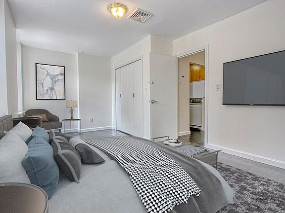 4th image of 68 Lafayette Ave #4