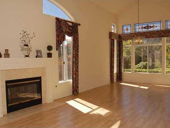 3rd image of 12384 Brickellia St