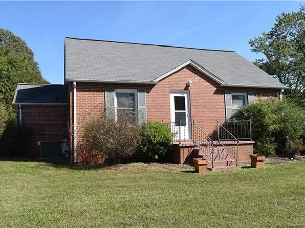 136 21st Ave NW, Hickory, NC 28601