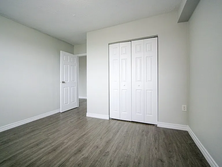 40 Mohawk Rd E — Photo 13