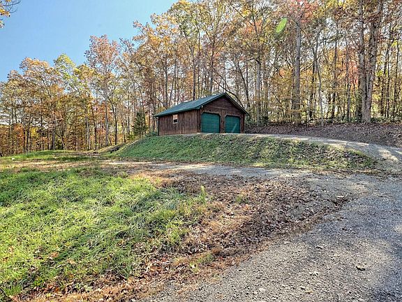 3rd image of 529 Garrett Ln