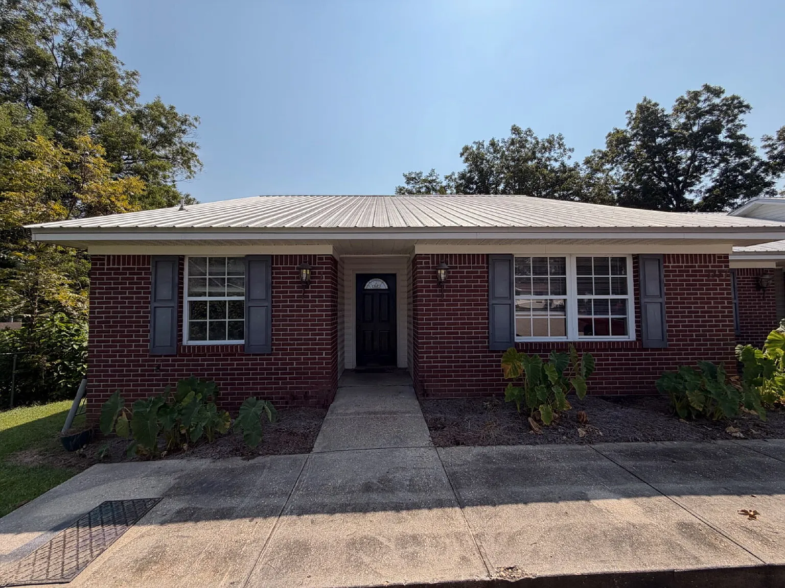 3 bed, 2.0 bath, $1,100 — Photo 1