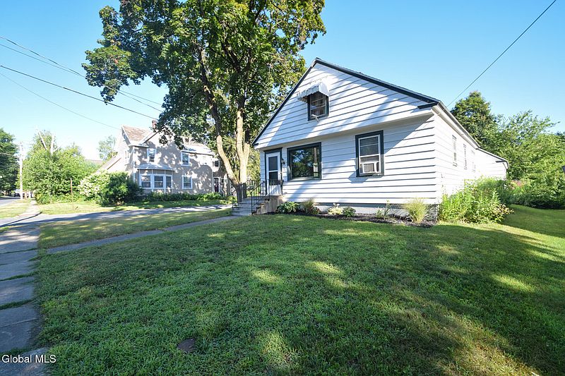 2nd image of 33 Pearl Street