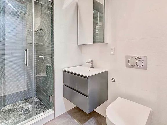 3rd image of 234 Mott St APT A