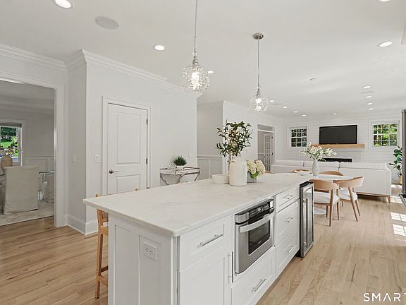 5th image of 469 Woodridge Avenue