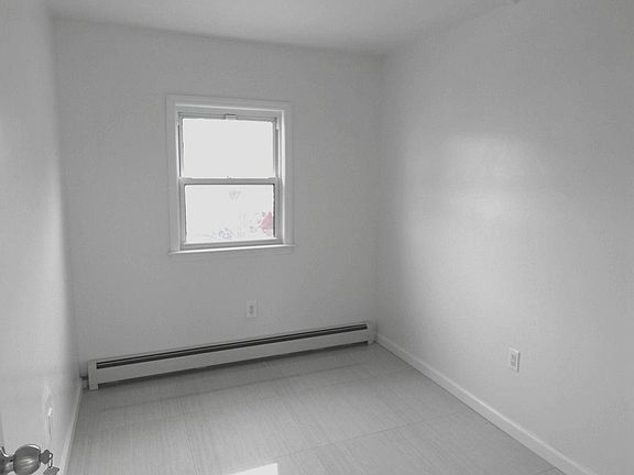 3rd image of 562 Midland Ave APT C
