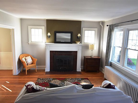 4th image of 43 Meadowlawn Ave