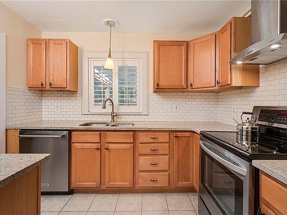 5th image of 1551 Elm Ave