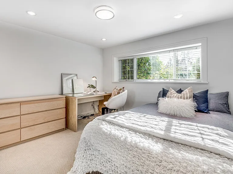 885 Fairfield Rd — Photo 13