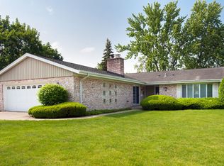 1203 W Francis Dr, Arlington Heights, IL