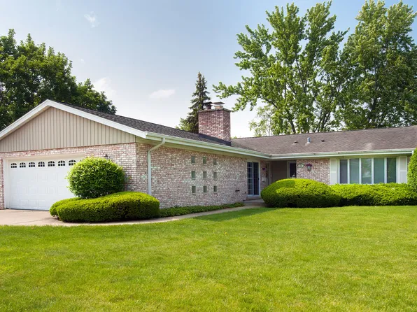 1203 W Francis Dr, Arlington Heights, IL 60005